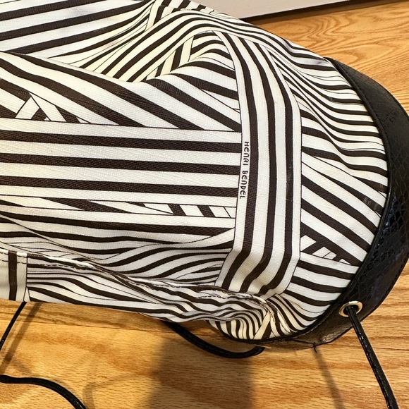 Henri Bendel drawstring bucket bag - Picture 6 of 8